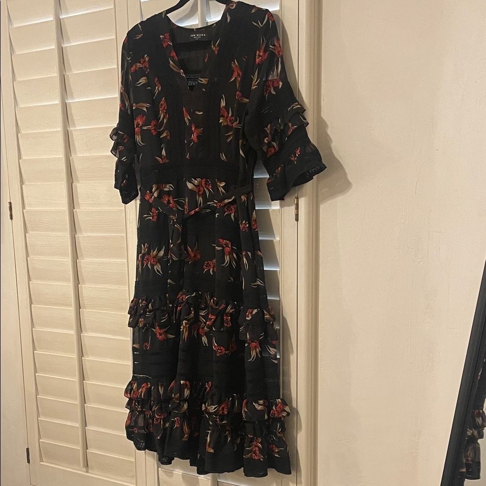 Elegant Black Midi Dress with Red Floral Accents - Picture 4 of 5
